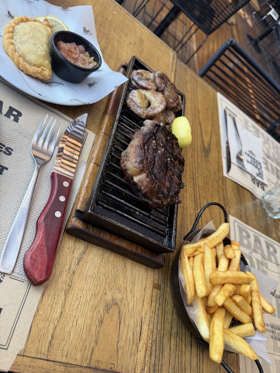 Torinos. Bar de Carnes & Eat Market Photo 3