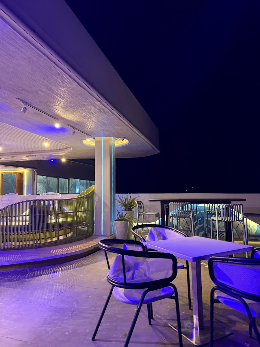 Salt & Sky Rooftop Lounge Photo 7