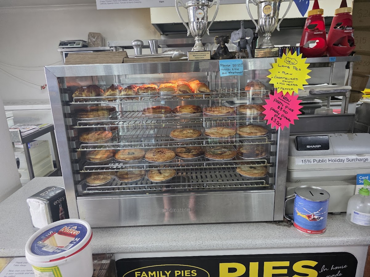 Fingal Bay Cafe & Take Away Photo 3
