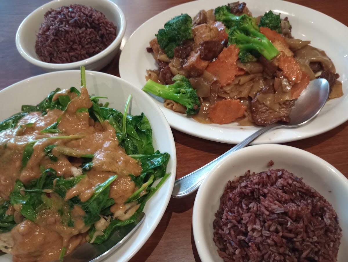Thai Golden Bowl Photo 8