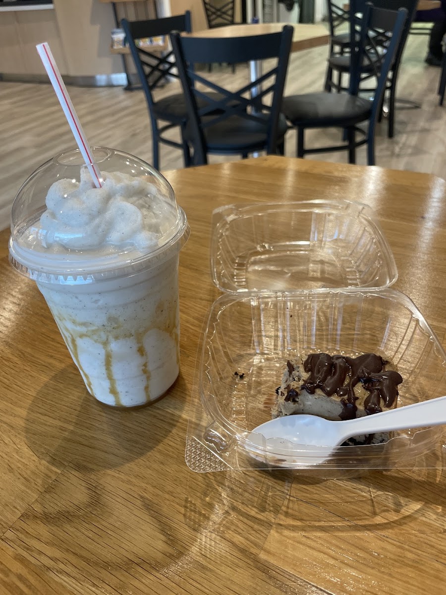 The Oak Tree Coffee House & Boutique Photo 7