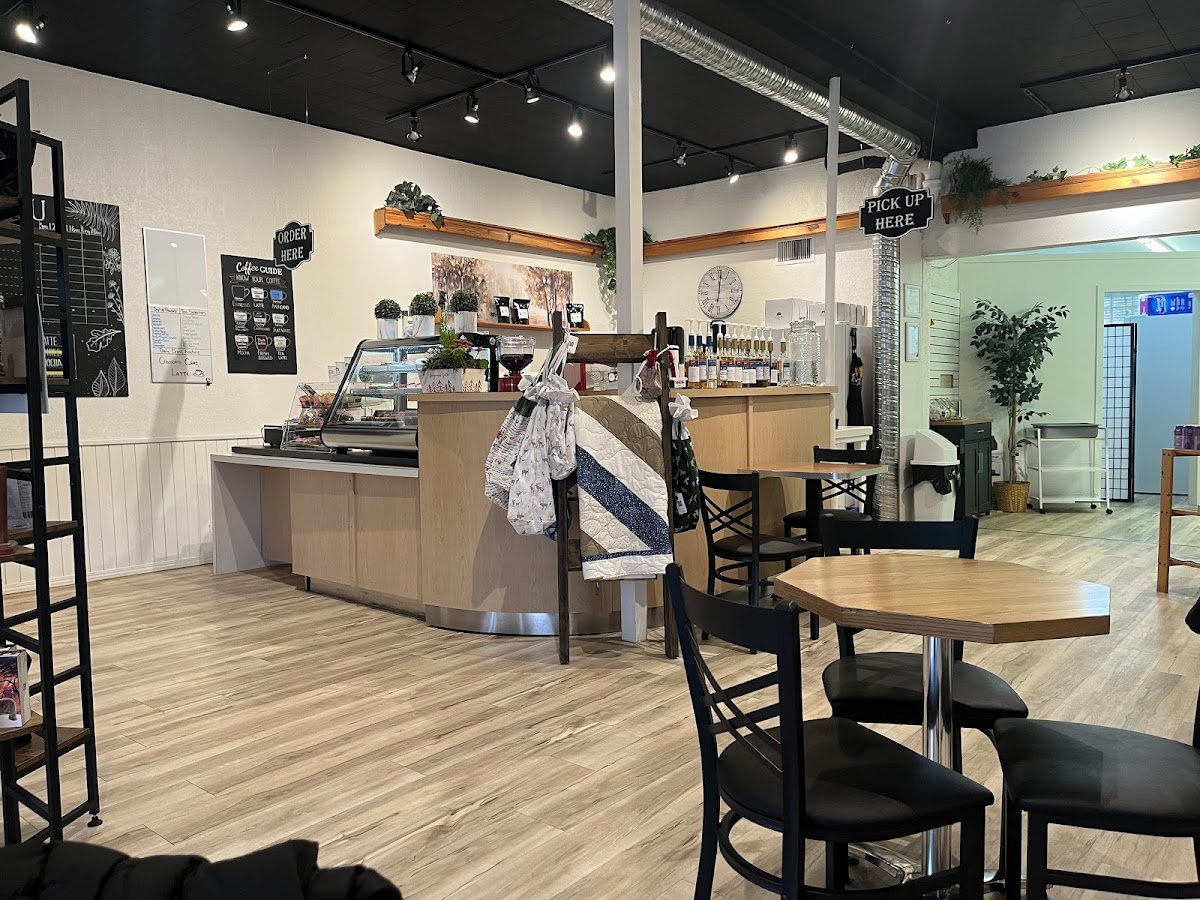 The Oak Tree Coffee House & Boutique Photo 9