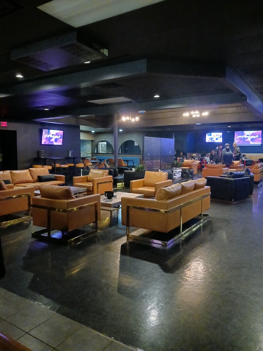 Memories Bar & Grill Photo 3
