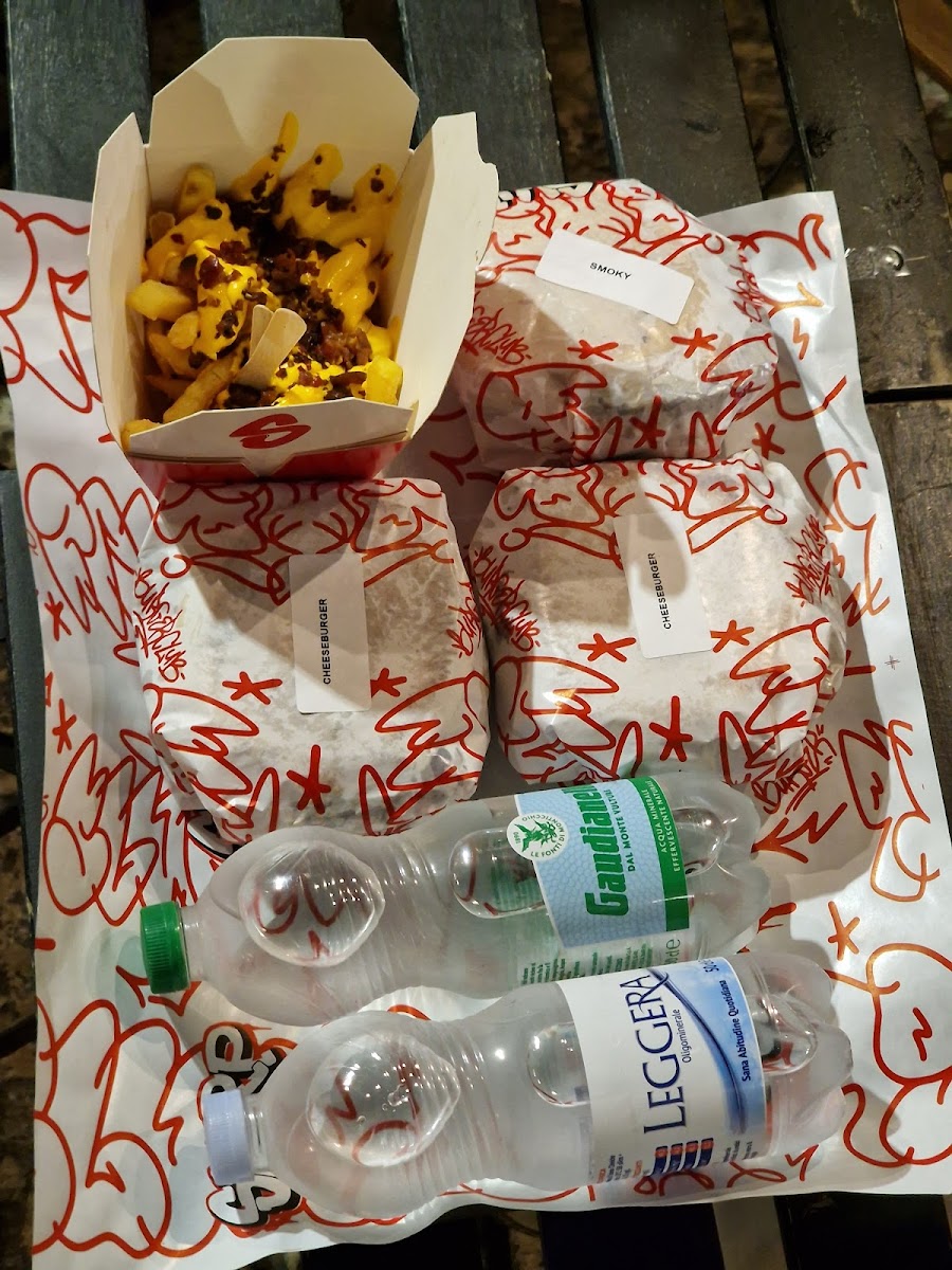 SLURP - The Burger Club Photo 4