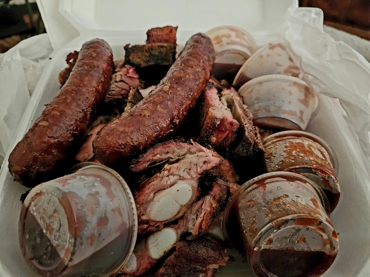 George's Happy Hog Bar-B-Q Photo 7