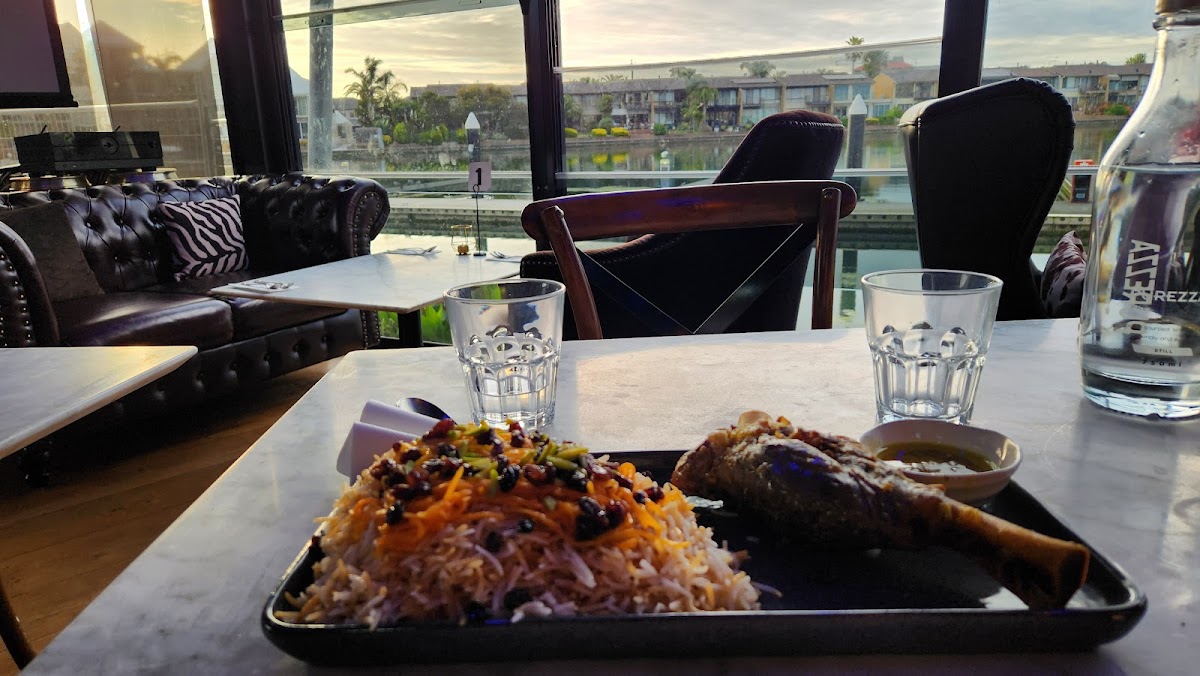 Summer Restaurant Photo 10