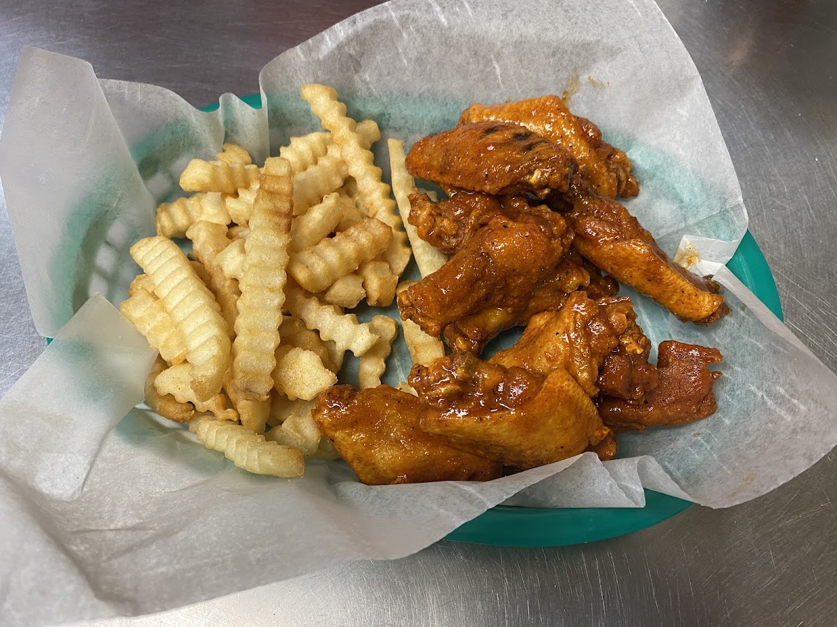 deli delites (wings & Subs) Photo 2