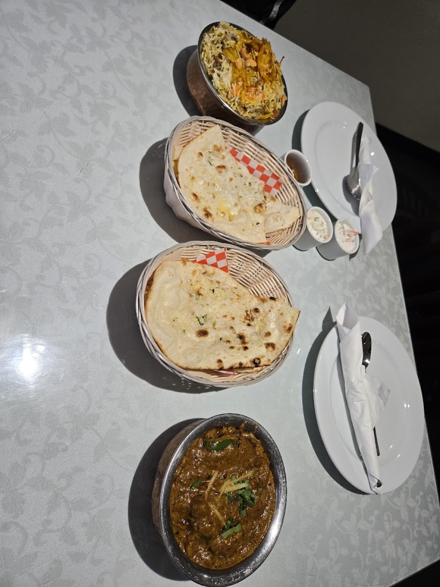 CHRISMARIA FAMILY RESTAURANT LTD Photo 5