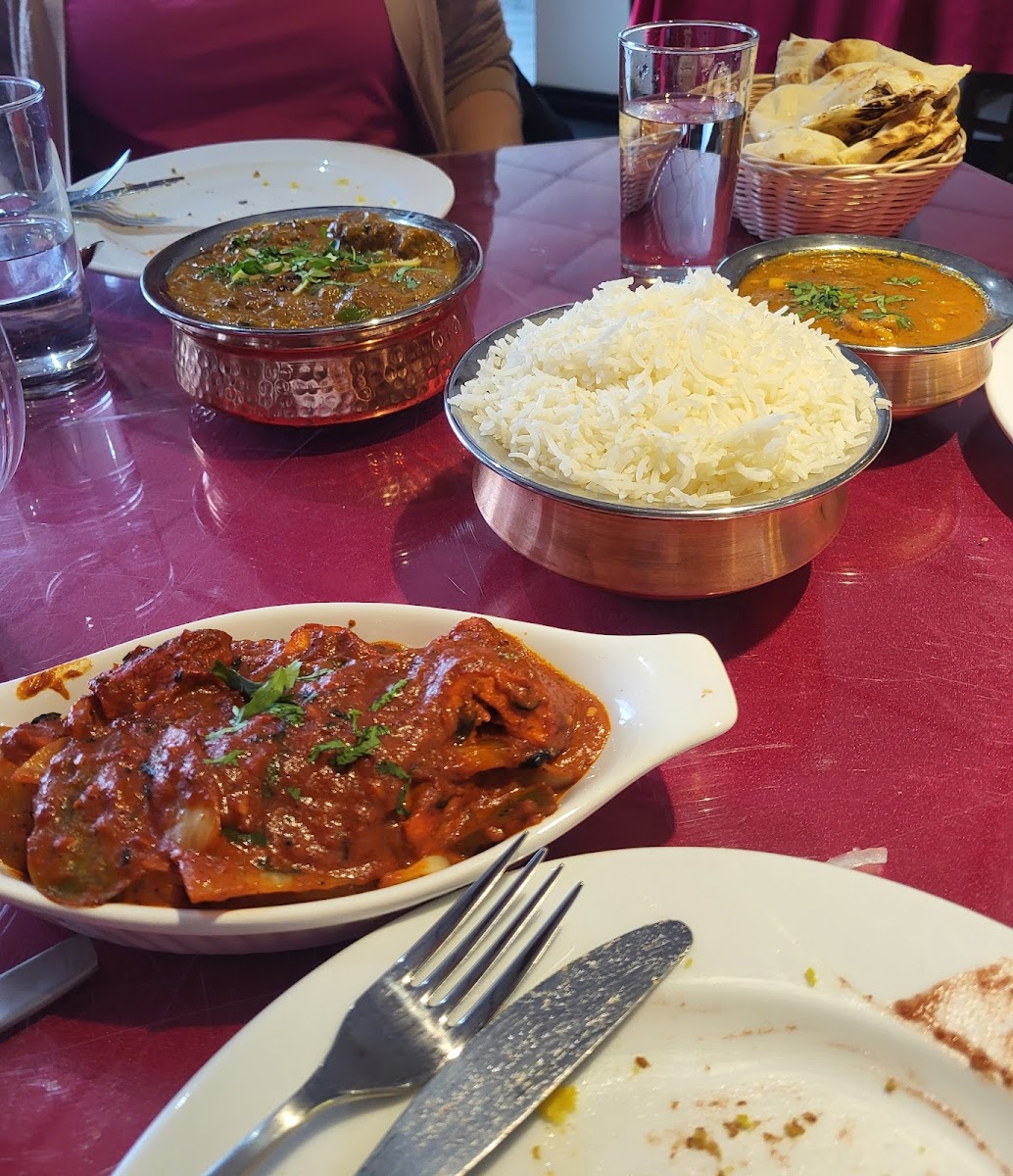 CHRISMARIA FAMILY RESTAURANT LTD Photo 7