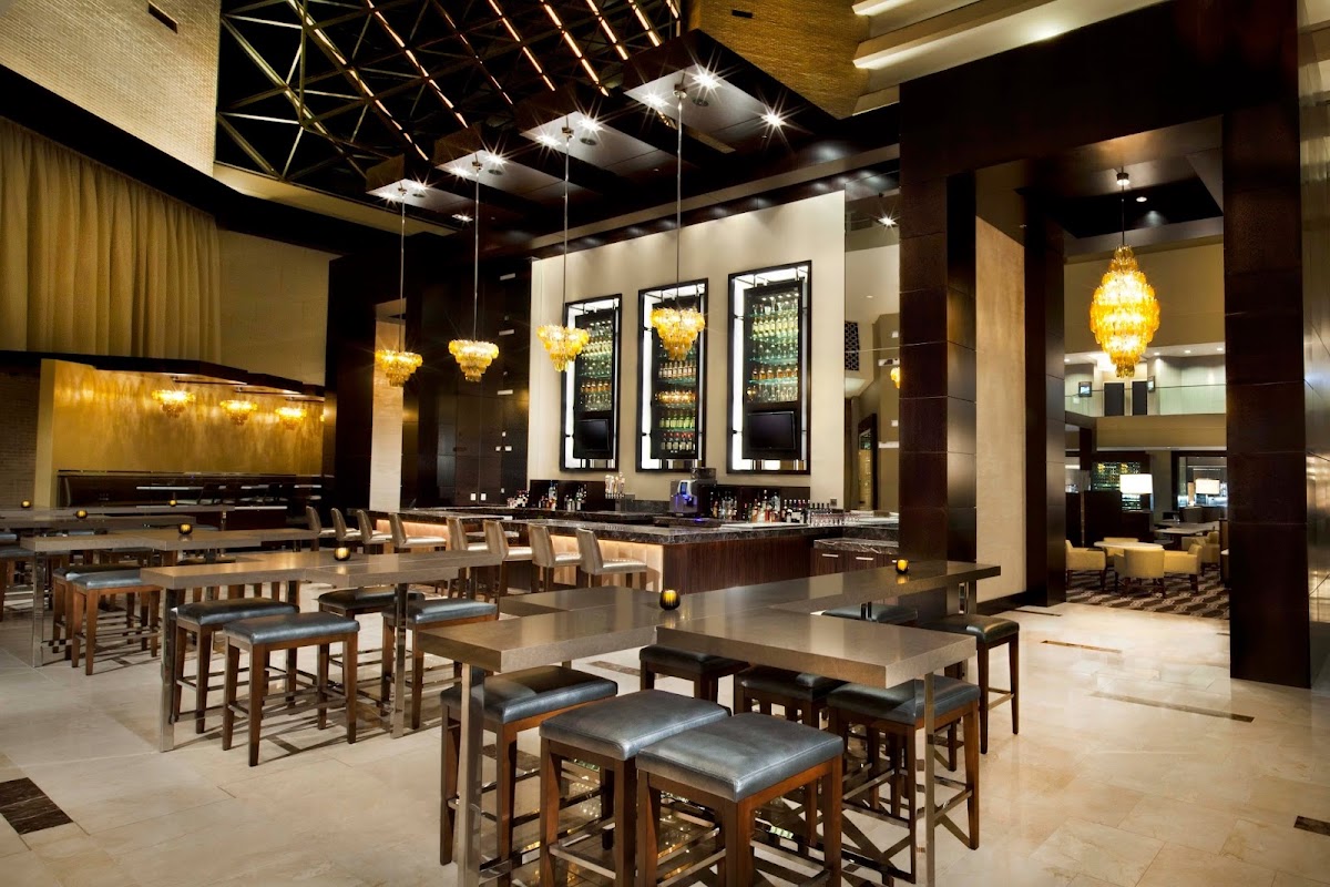8 Block | Kitchen & Bar Photo 4