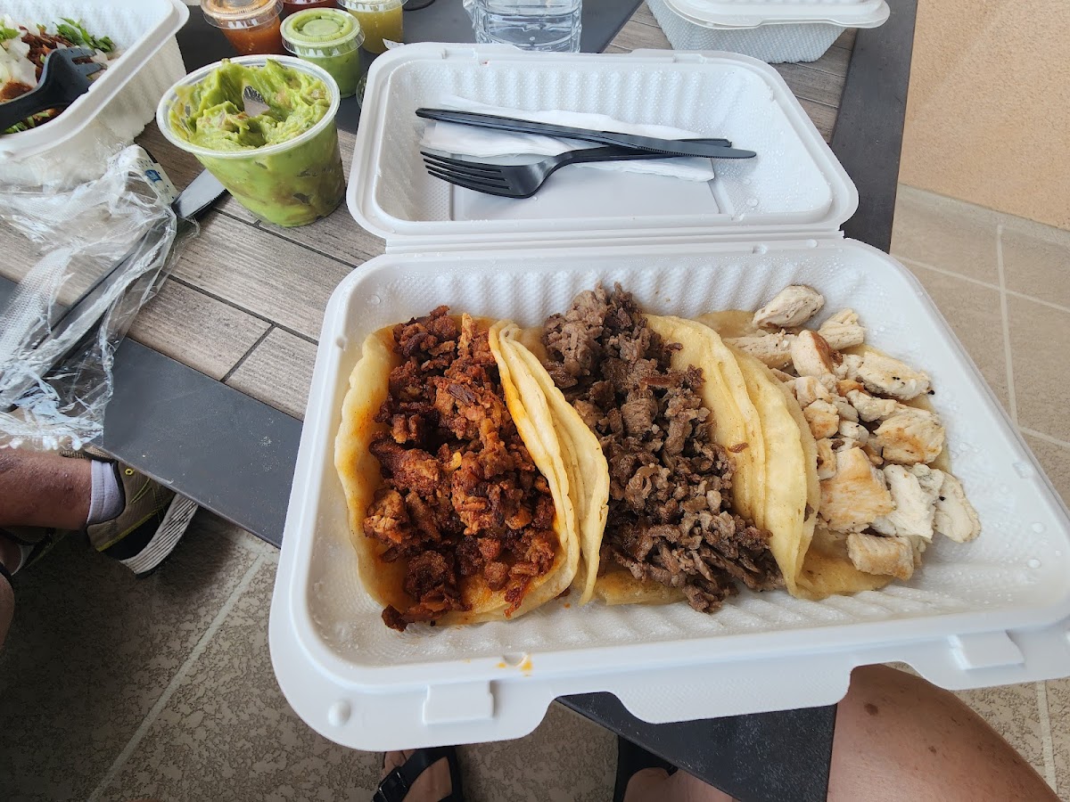 Kique’s Taqueria Photo 9