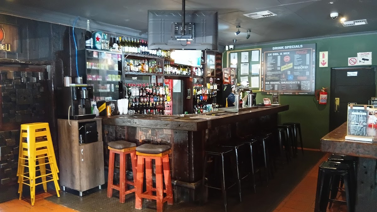 Franco's pizza restaurant and bar Photo 4