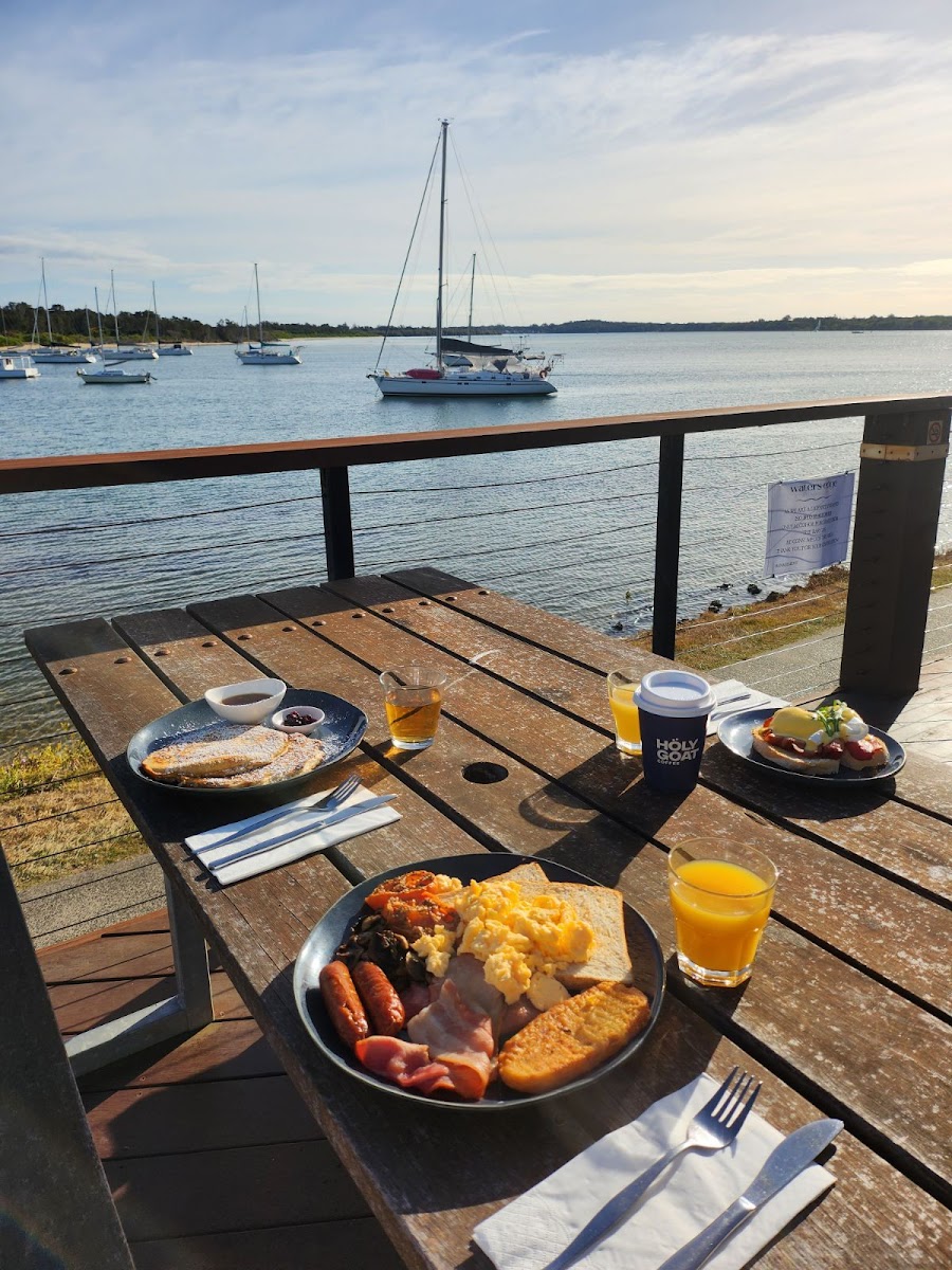 On the Edge Waterfront Restaurant Photo 2
