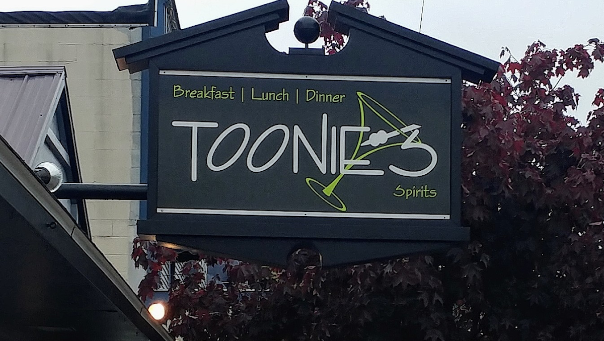 Toonie's Fish & Steak House Photo 4