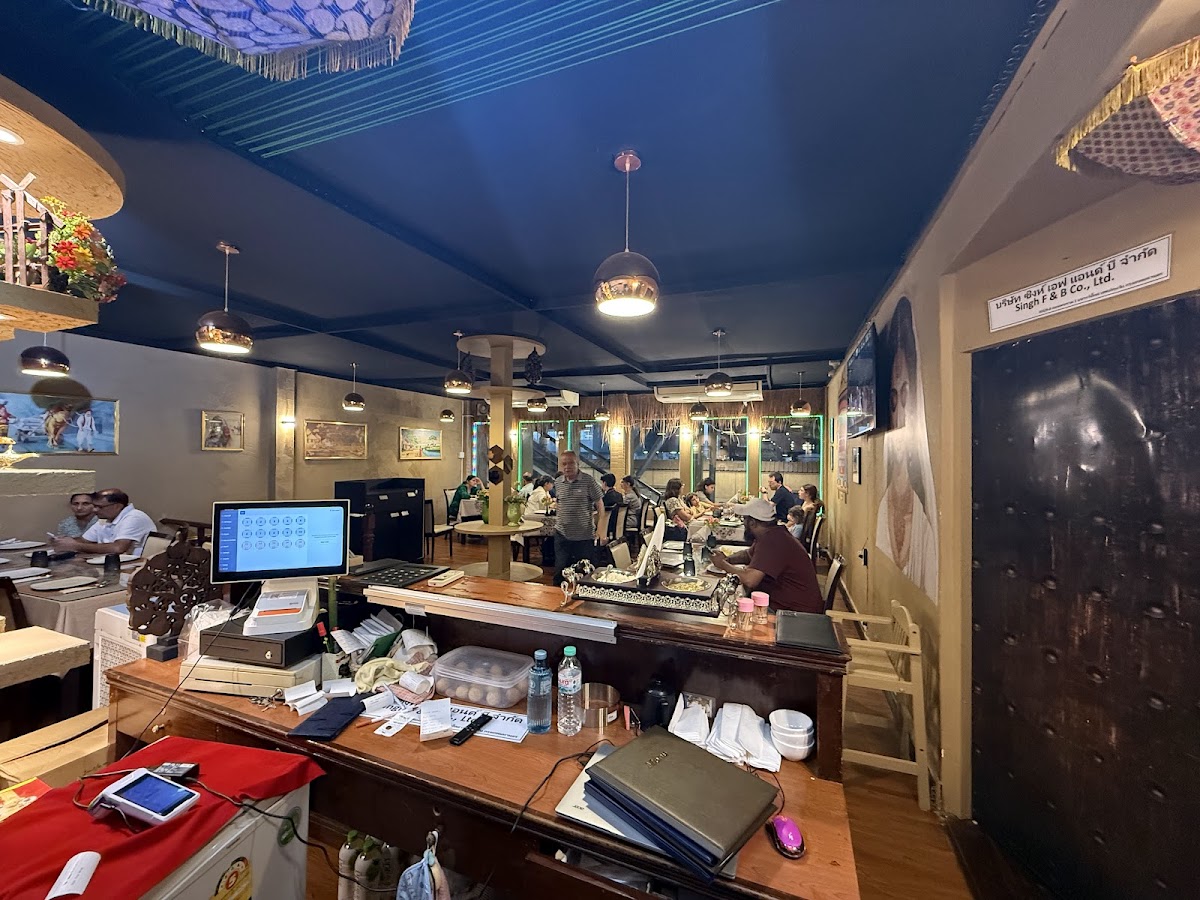 Vegan India - Pure Vegetarian Indian Restaurant Near MBK Mall