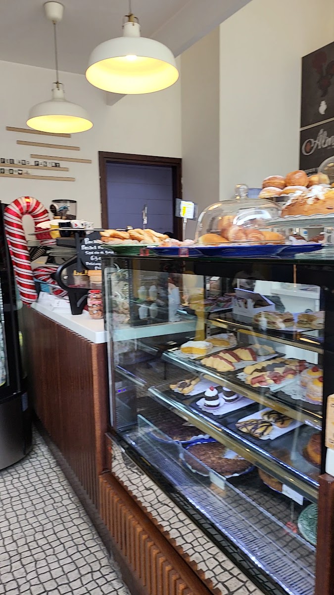 Alma 560 Cafe Photo 2