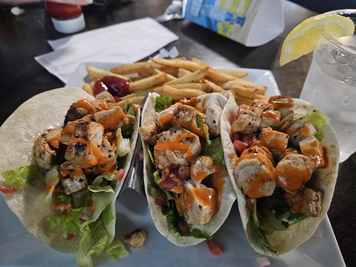 The Tipsy Tuna Bar & Grill Photo 2