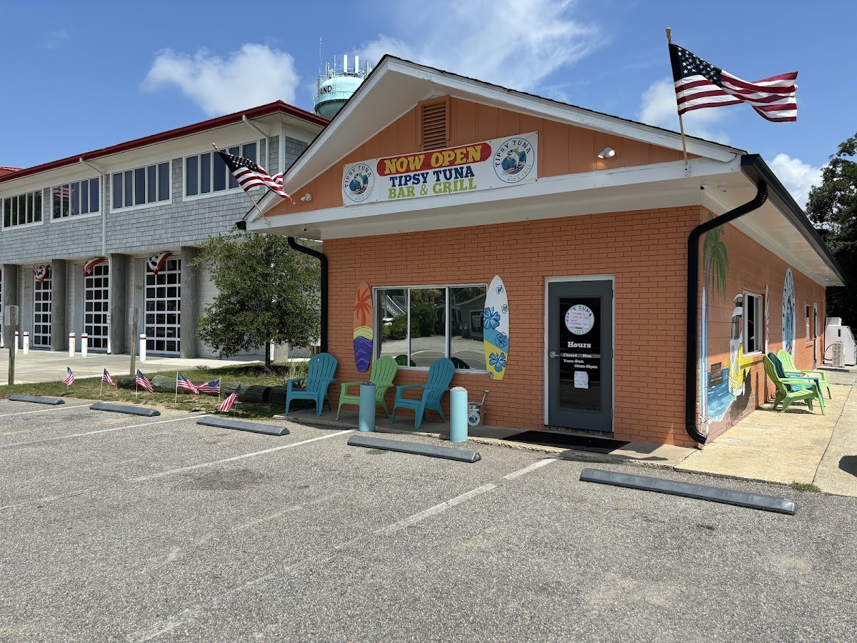The Tipsy Tuna Bar & Grill Photo 3