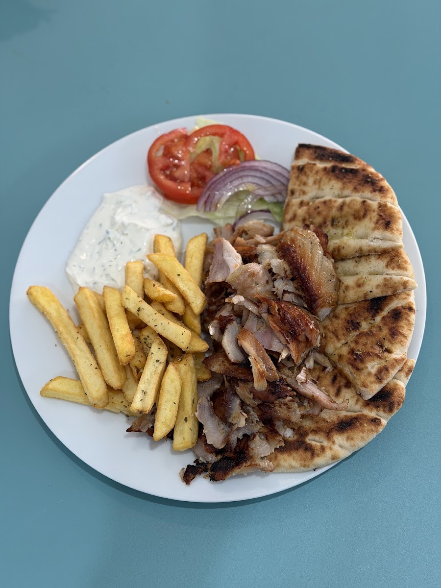 Yonius - Greek Restaurant Photo 3