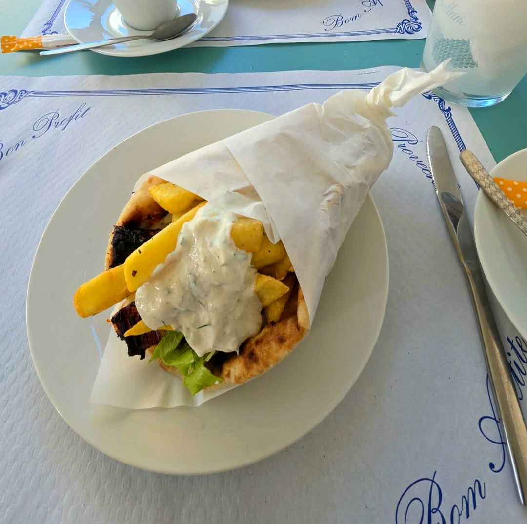Yonius - Greek Restaurant Photo 4