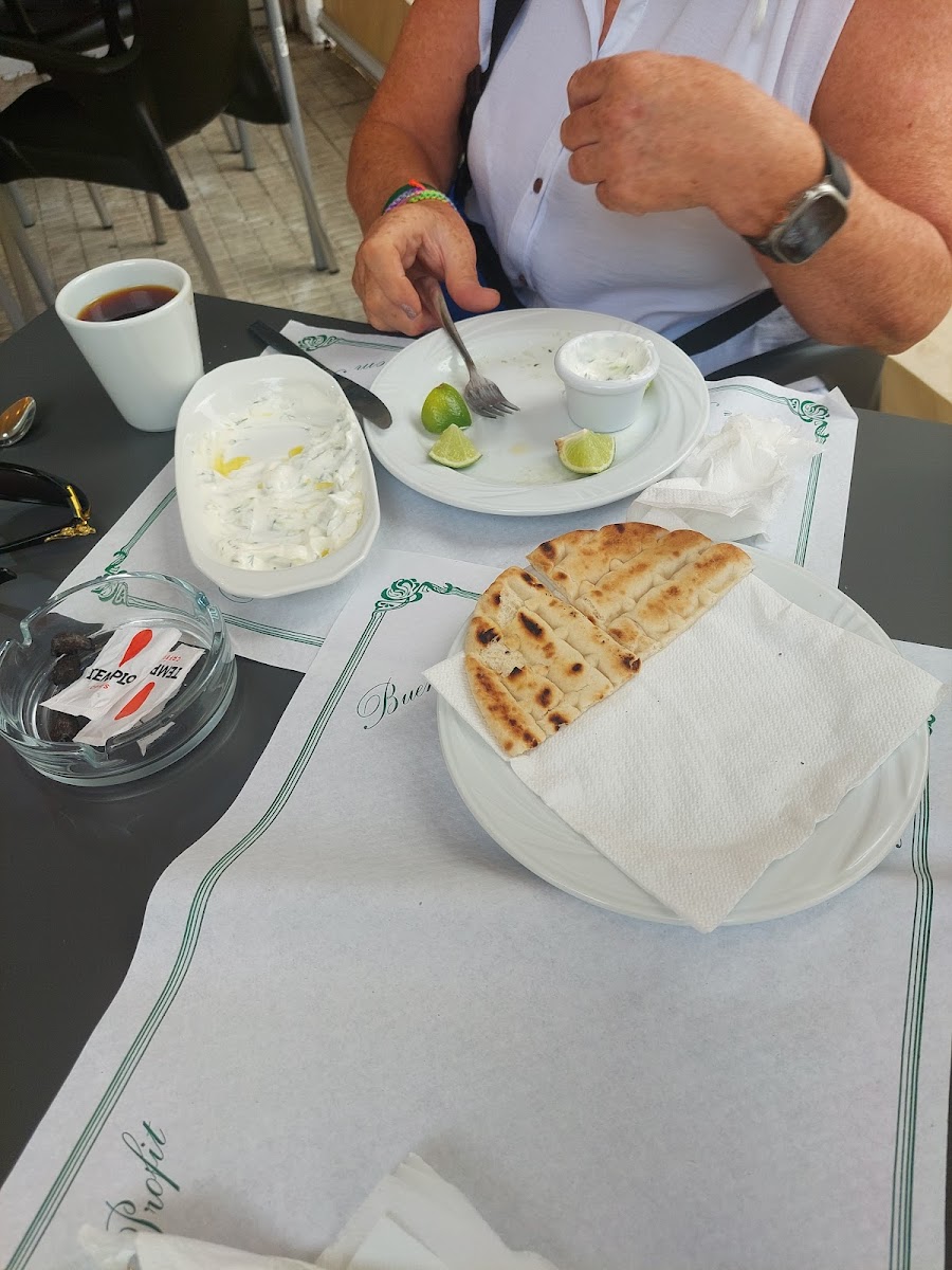Yonius - Greek Restaurant Photo 5