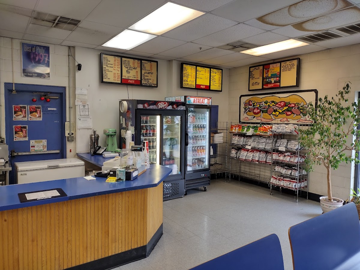 Lee's Hoagie House Photo 9