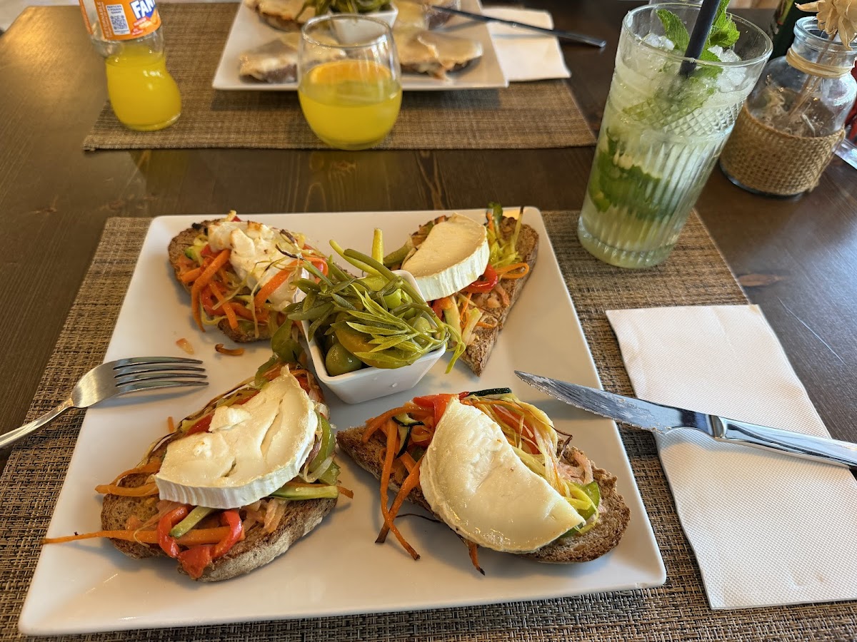 Maxim Restaurant Photo 4