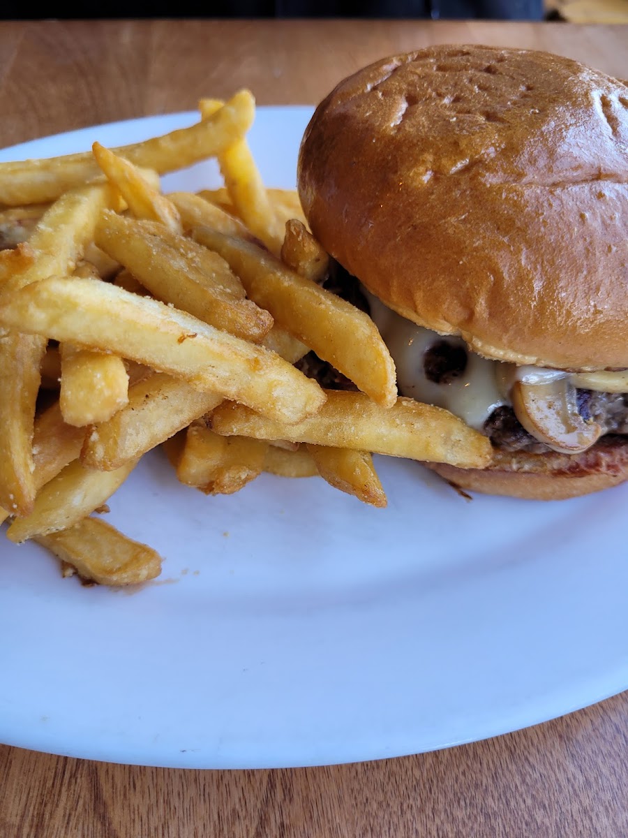 Karen's Main Street Diner Photo 10
