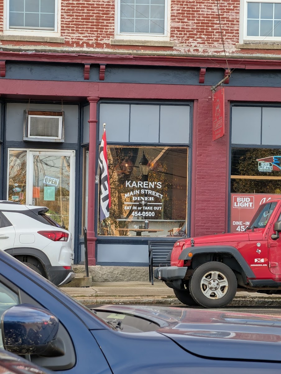Karen's Main Street Diner Photo 4