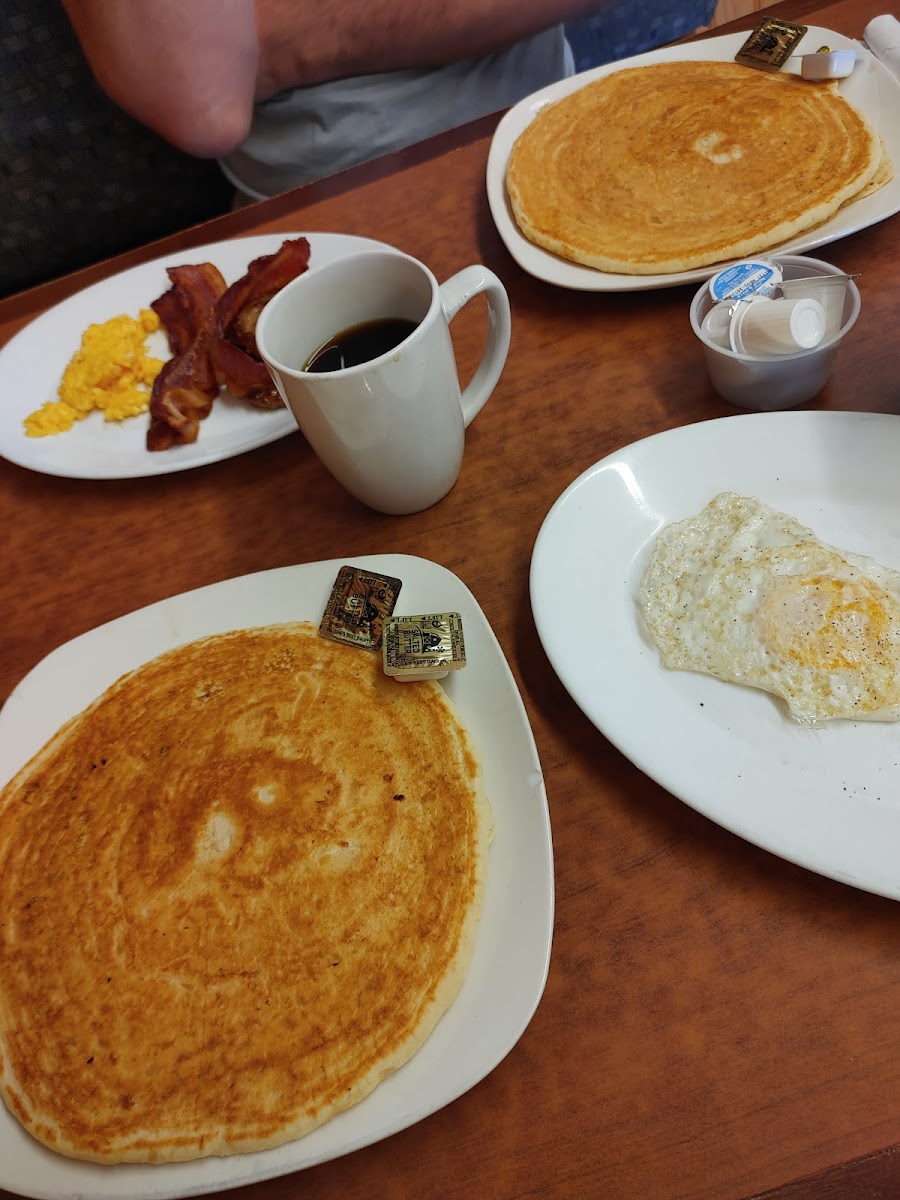 Karen's Main Street Diner Photo 5