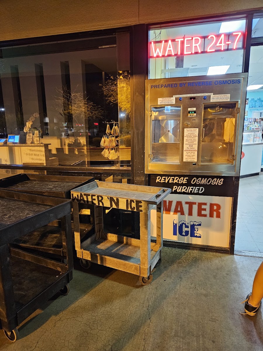Chris' Water & Ice Photo 4