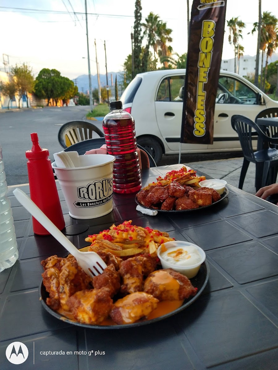 Roru's Boneless & Alitas Photo 10