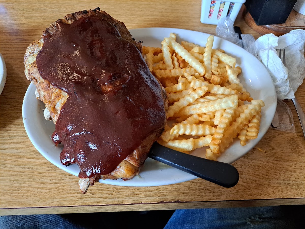 The Tap Eatery Photo 8