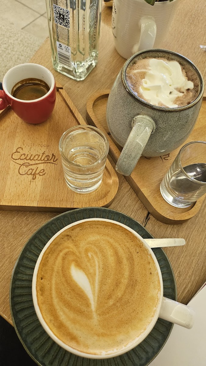 Ecuator Cafe Photo 5