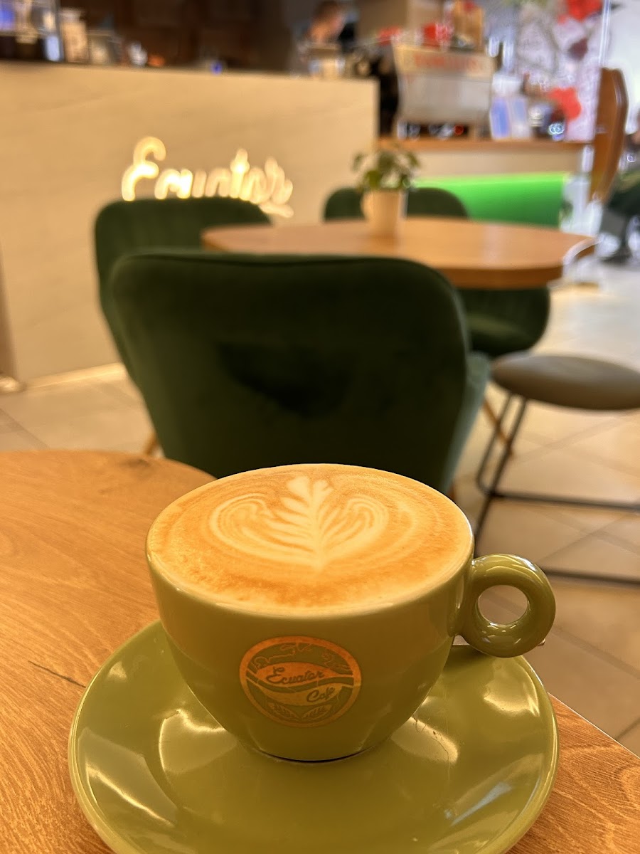 Ecuator Cafe Photo 8