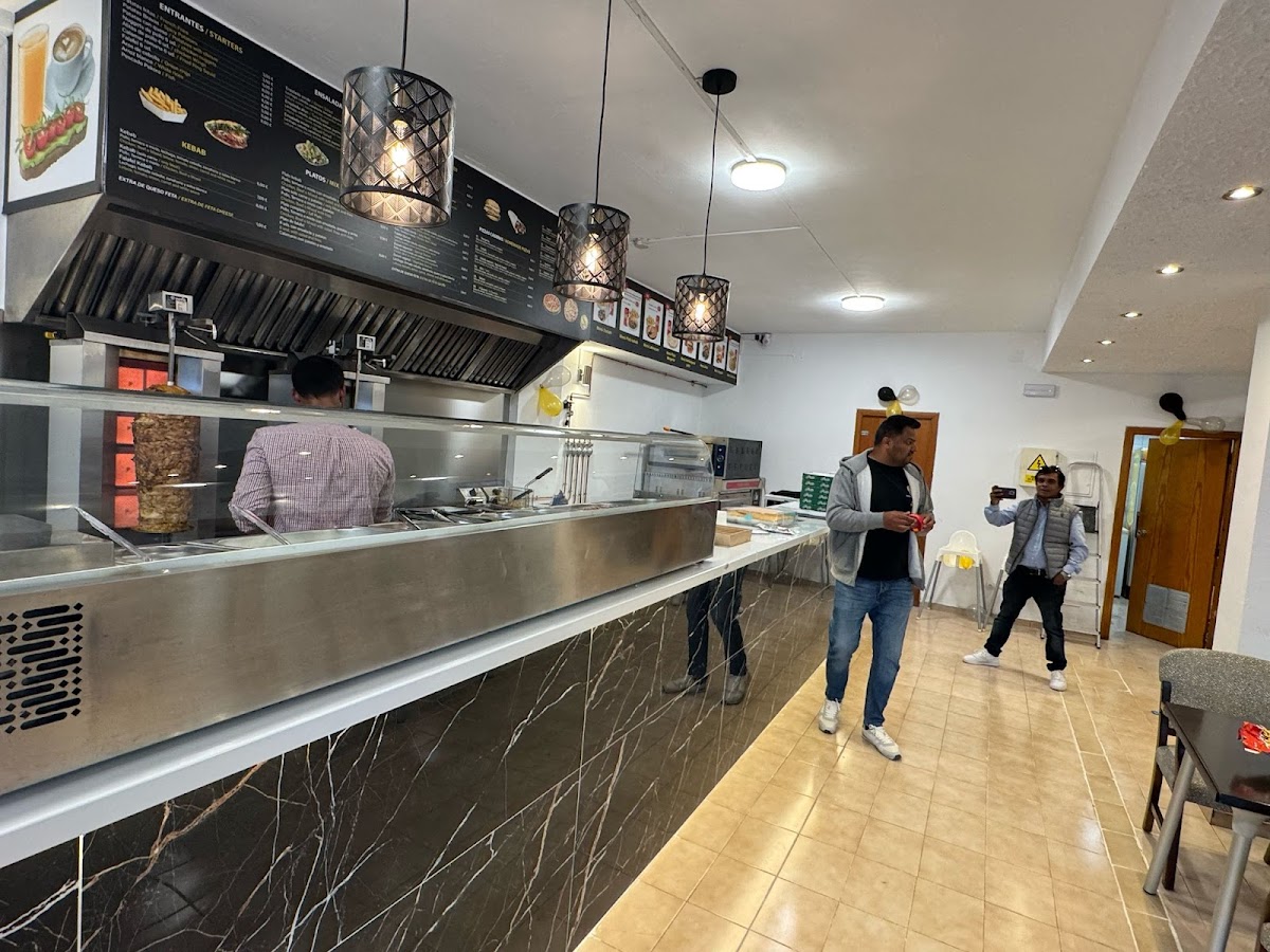 LA MONTAÑA PIZZA & KEBAB