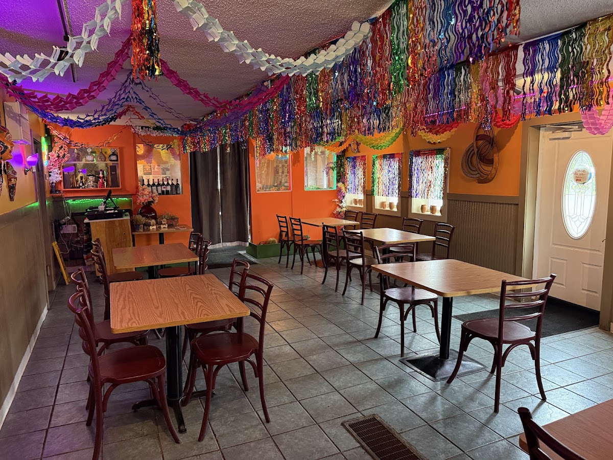 El Nopalito Mexican Restaurant and Pizzeria