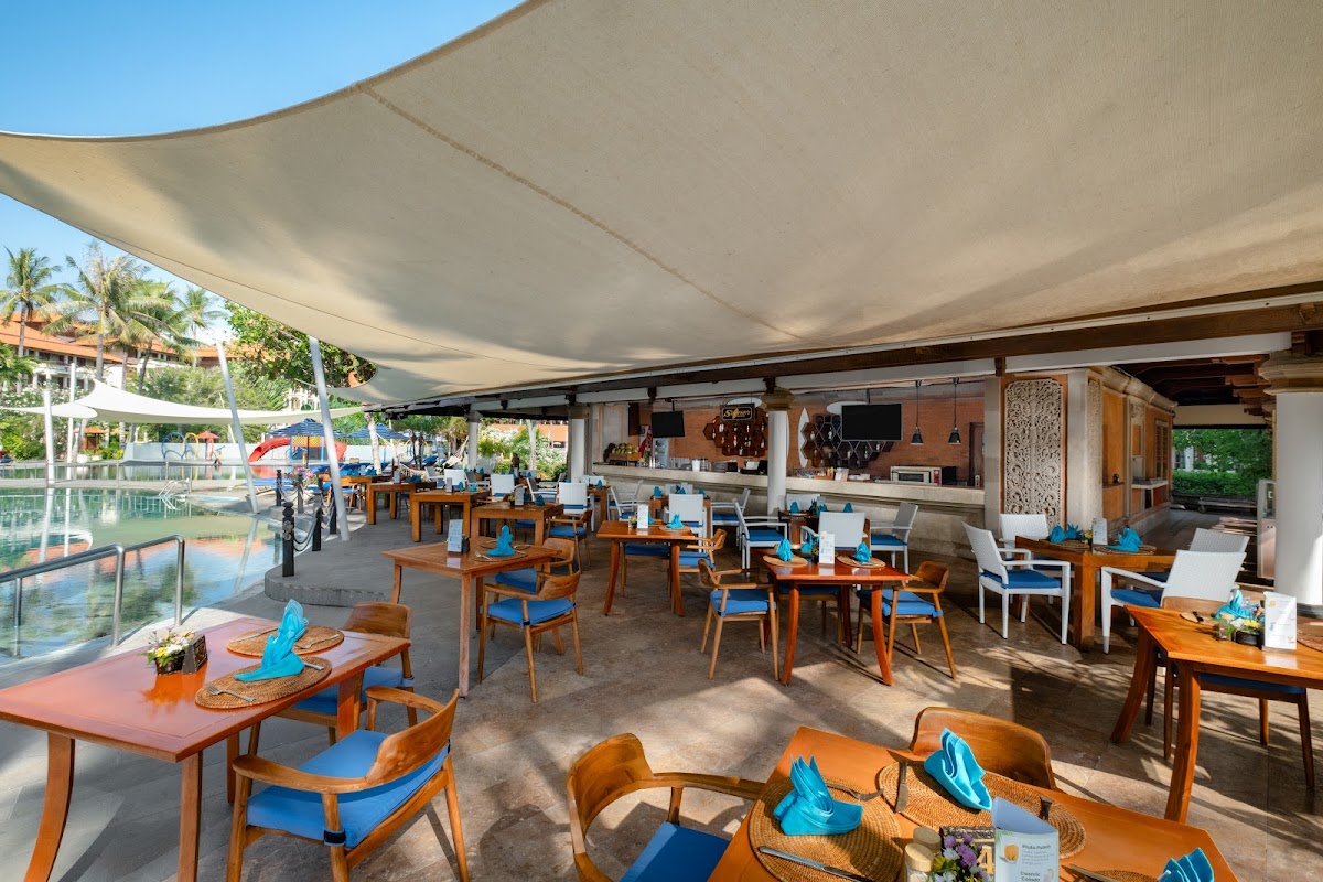 Surfer's Corner - Poolside Cafe and Bar