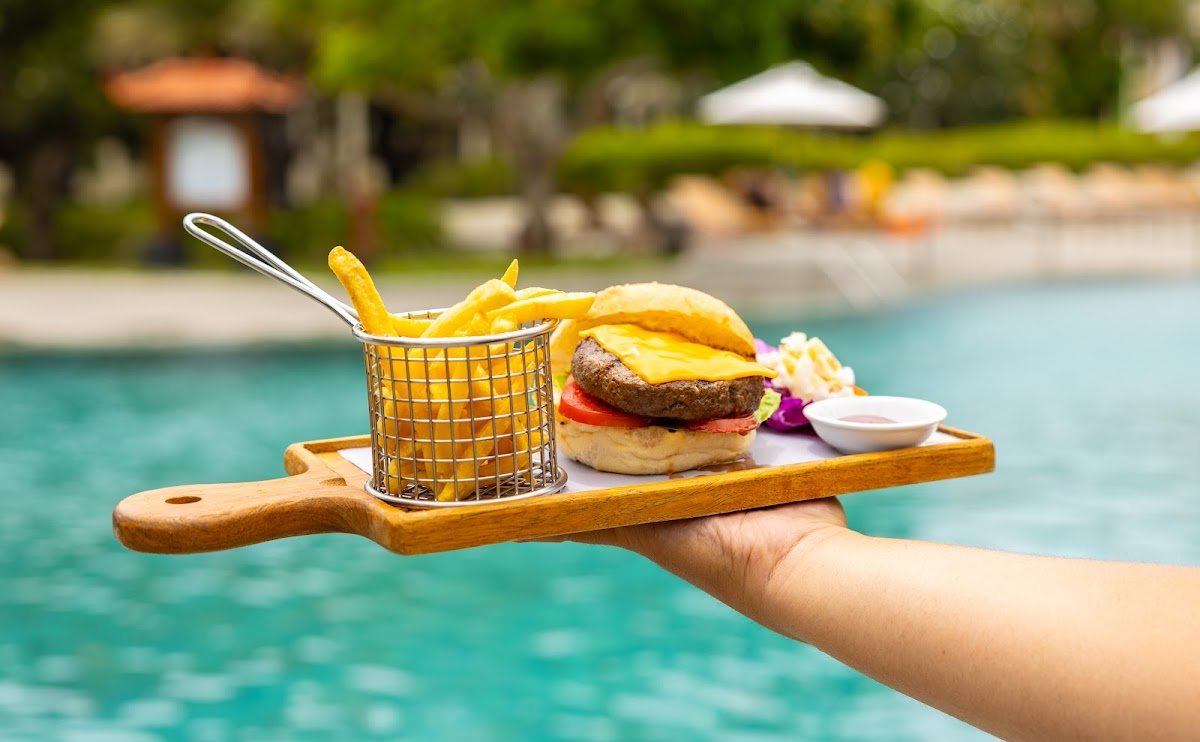 Surfer's Corner - Poolside Cafe and Bar Photo 3