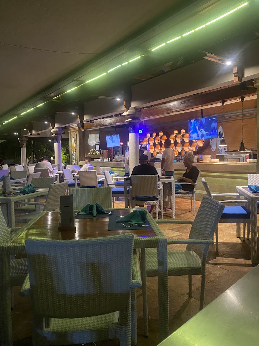 Surfer's Corner - Poolside Cafe and Bar Photo 5