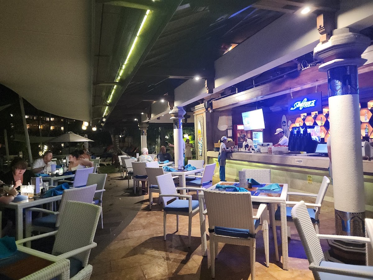 Surfer's Corner - Poolside Cafe and Bar Photo 7