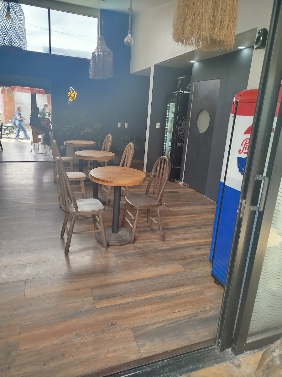 Lusa Hamburgueseria Photo 7