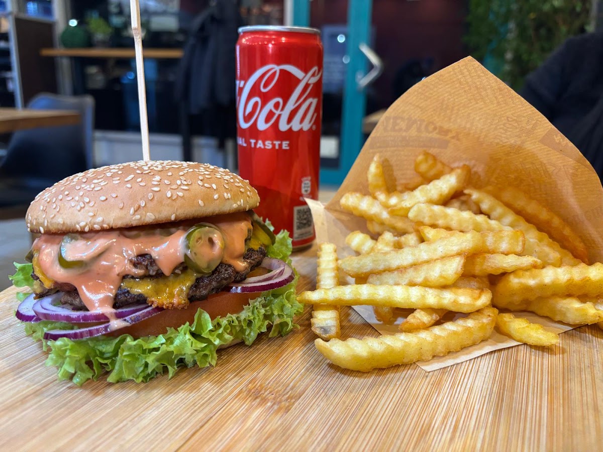 Berry's Burger, Pizza & Kebap Photo 9