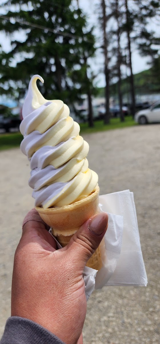 Lindy's Ice Cream Stop Photo 5