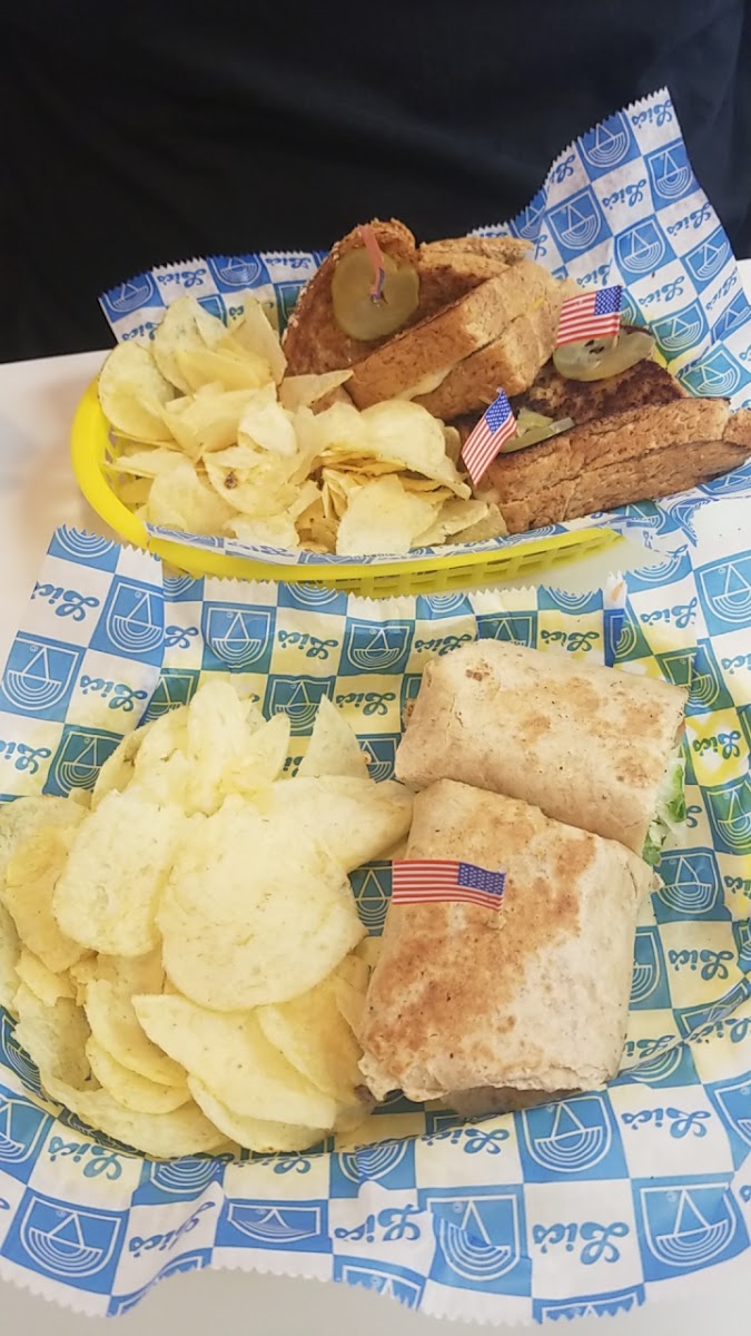 Lic's Deli & Ice Cream Photo 8