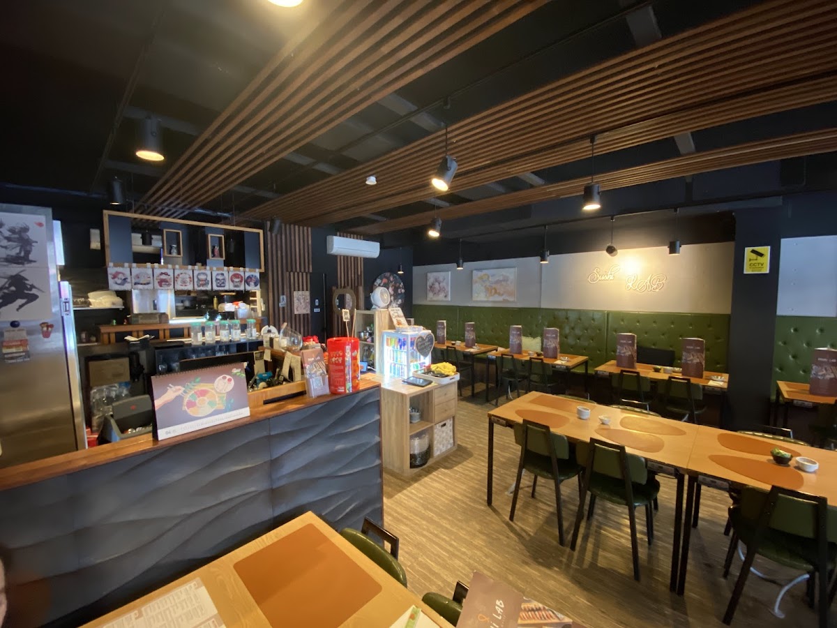 Sushi lab Photo 4