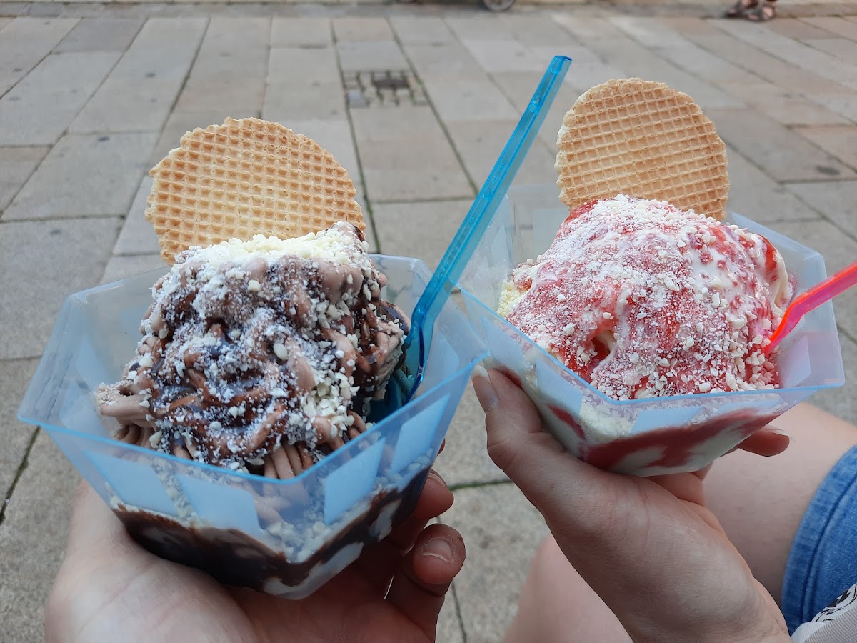 Gelatiamosi Eis & Cafe Photo 10