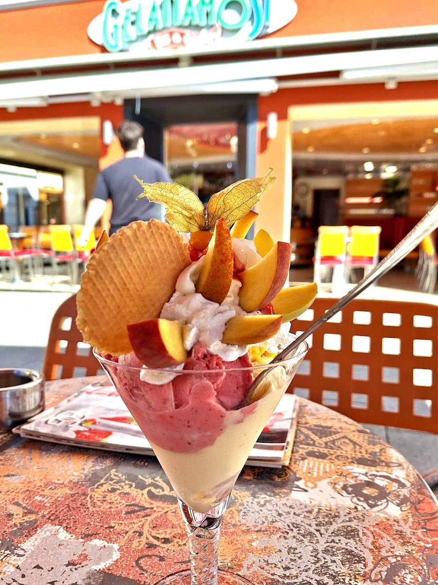 Gelatiamosi Eis & Cafe Photo 2