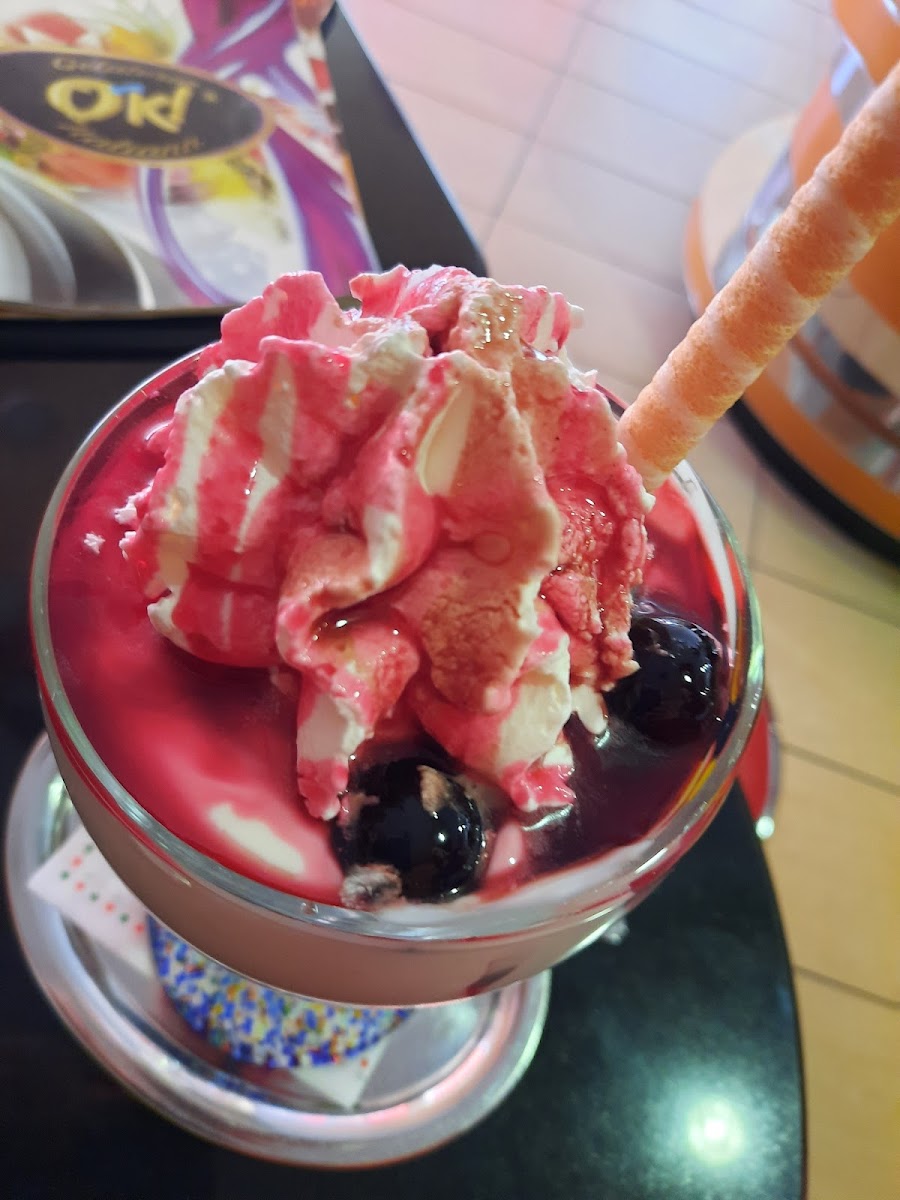 Gelatiamosi Eis & Cafe Photo 5