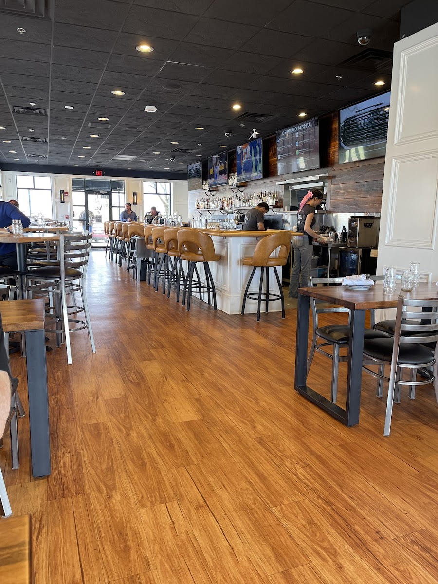 Neat Kitchen and Bar Photo 9